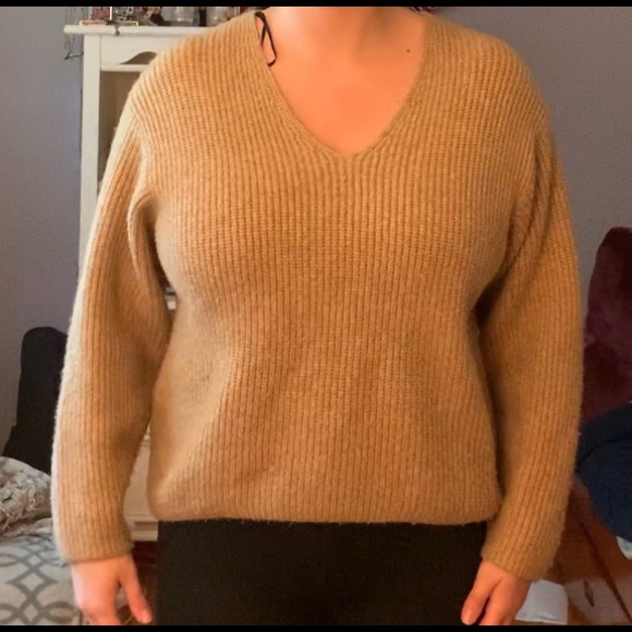 💫New🌟H&M Beige Sweater - Picture 4 of 4